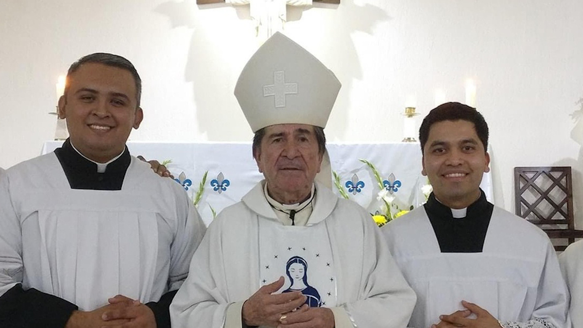 Renuncia obispo que afirmó que "usar cubrebocas era no confiar en Dios"