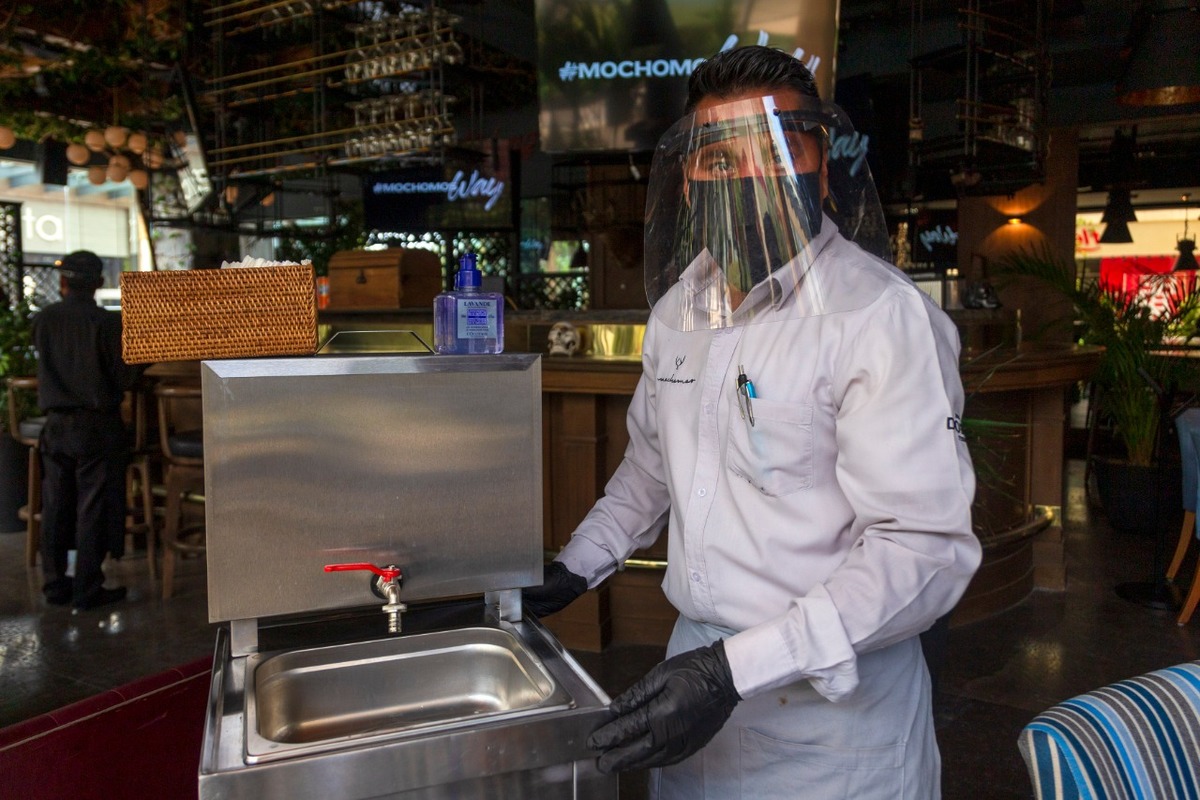 Restauranteros promueven decálogo anticovid. (Andrés Lobato)