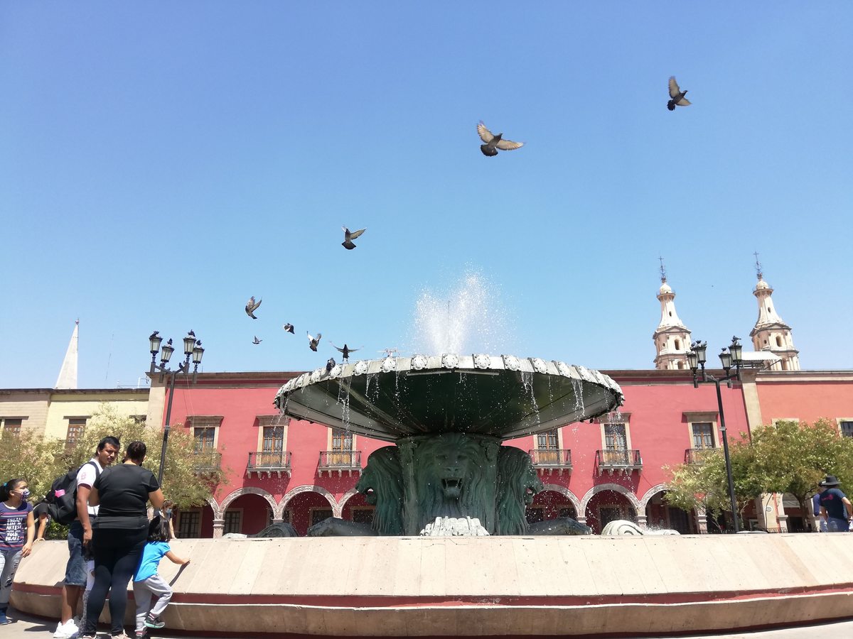 Fuente de los leones | Turismo en León estima derrama de 410 mdp en Semana Santa y Pascua. Foto: Dany Béjar.