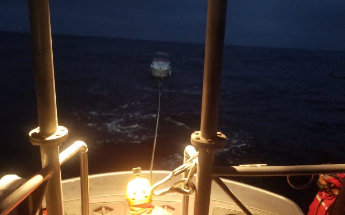 Cerca de ese yate se encontraba una segunda embarcación menor con dos personas a bordo. | Especial.