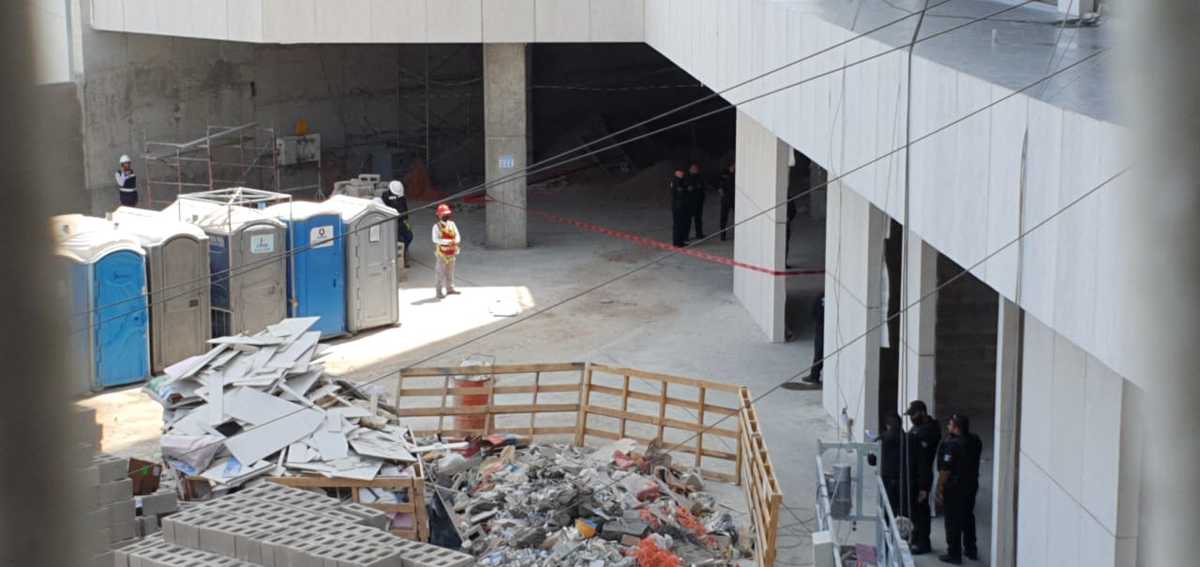 El accidente ocurrió en un edificio localizado sobre la avenida López Mateos. (Juan Carlos Munguía)