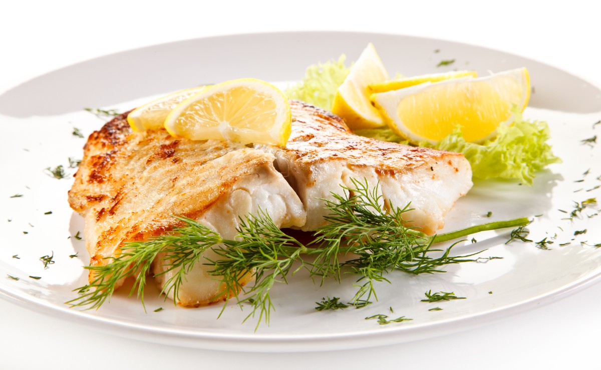 Experrtos recomiendan comer pescado al menos dos veces por semana | Shutterstock