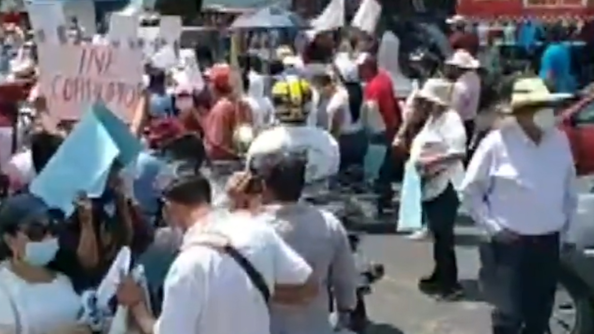 Inician marcha en varias zonas de Guerrero a favor de Félix Salgado