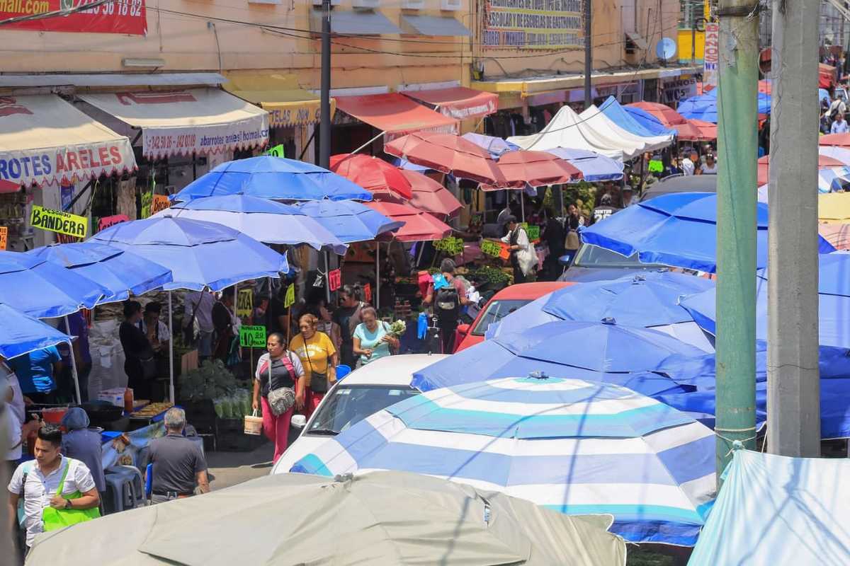 Locales de pescados y mariscos ubicados en la 16 Poniente. (Andrés Lobato)