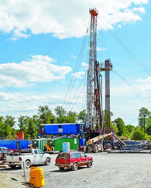 Pozo para extraer gas de esquisto en la zona rural de Pensilvania. Shutterstock