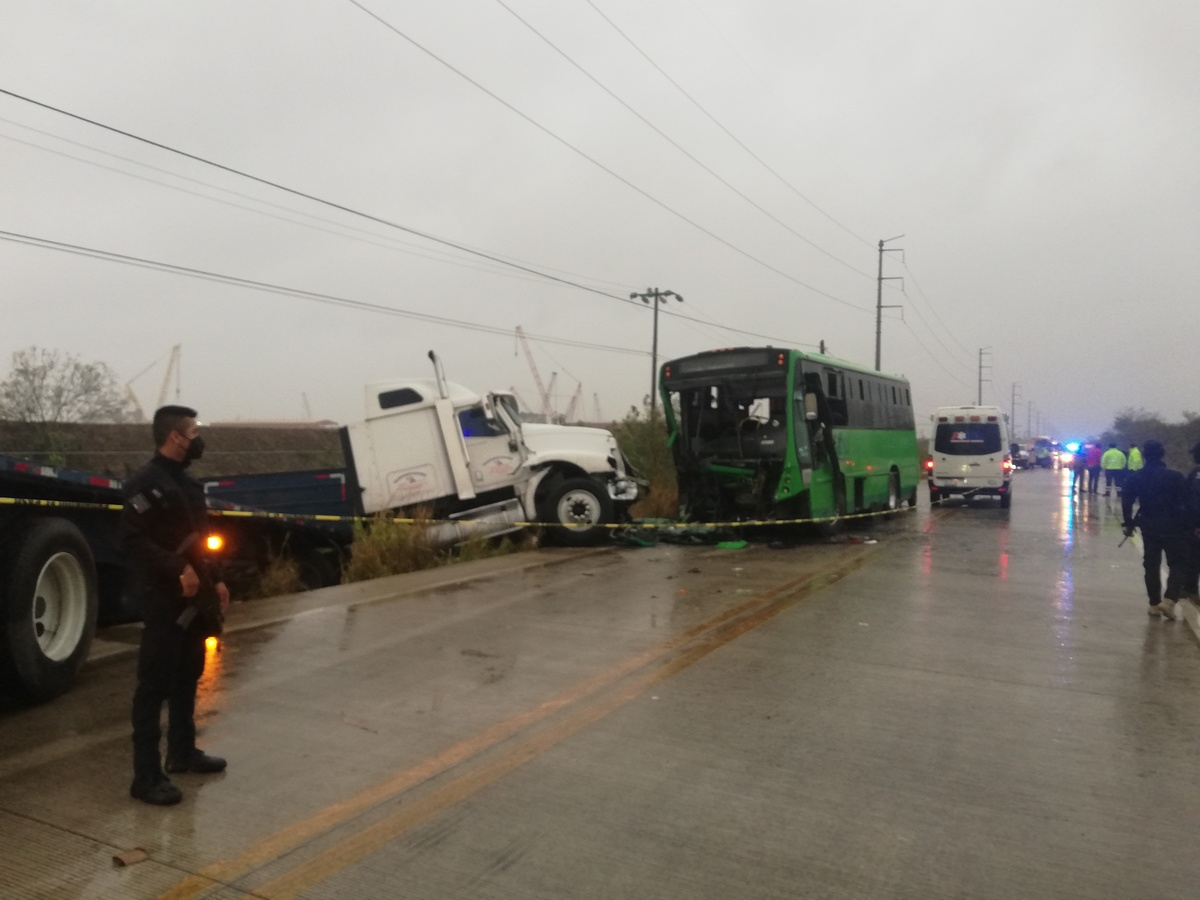 El tráiler intento rebasar