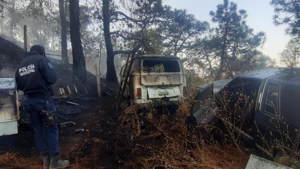 El fuego que amenazaba con extenderse a la parte alta de esta Reserva Ambiental de Monte Alto. (Especial)
