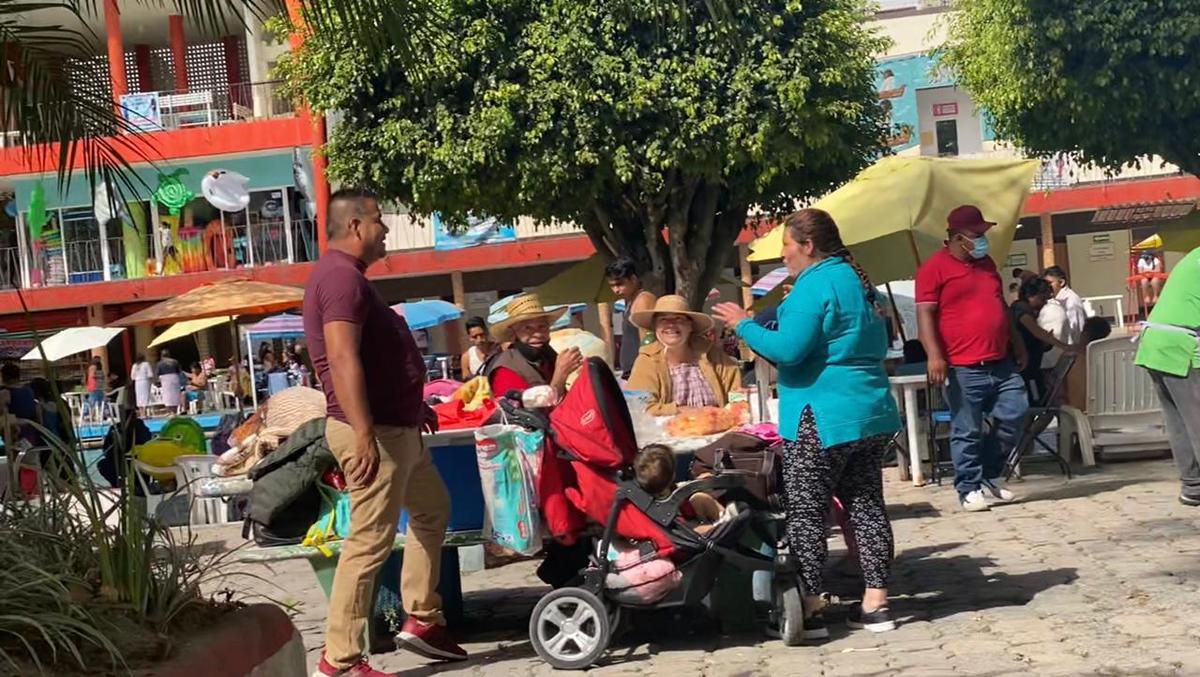 Vacacionistas no respetan medidas sanitarias en balnearios de Morelos. (César García)