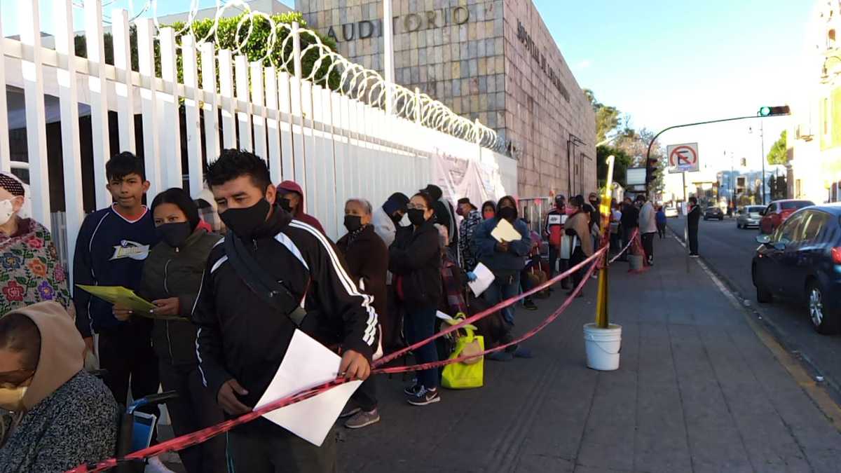 Vacunación contra el covid en IMSS San José. (Andrés Lobato)