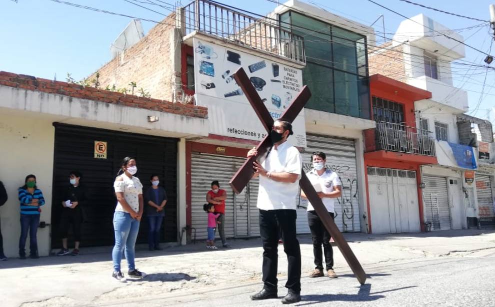 Viacrucis en León | Barrios tradicionales reviven fe con poca presencia. Foto: Dany Béjar.