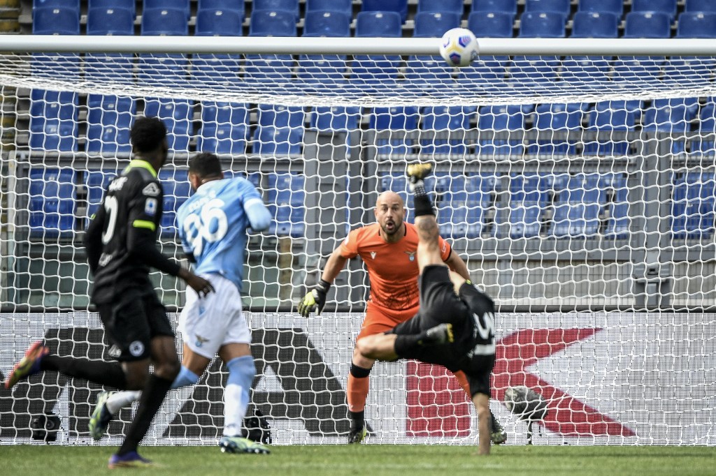 Daniele Verde sorprende al mundo con espectacular chilena (AFP)