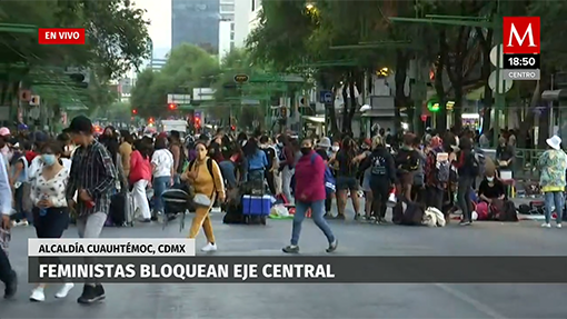 Feministas bloquean Eje Central en alcaldía Cuauhtémoc