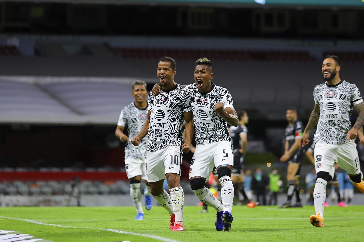Giovani dos Santos en festejo de gol (Imago7)