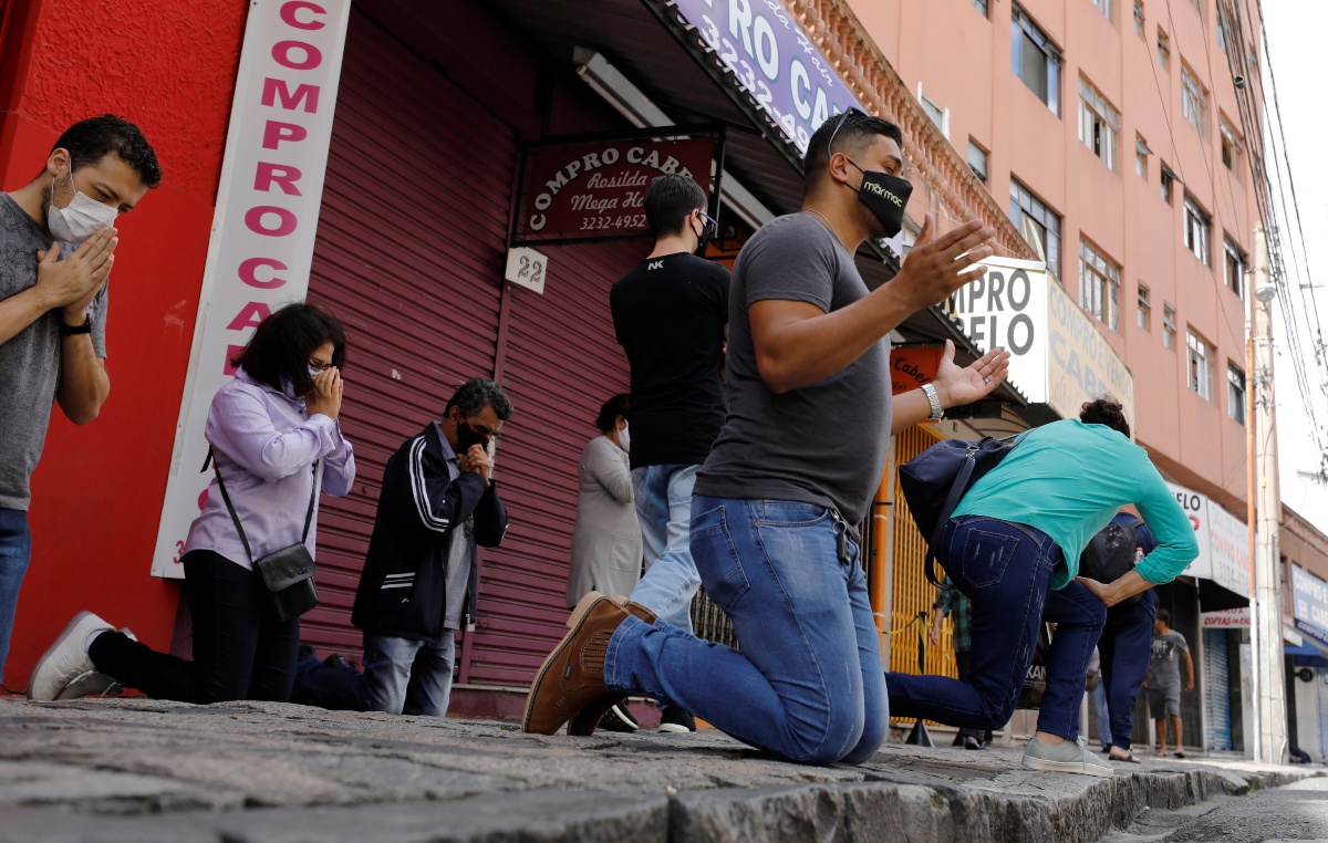 Los fieles cristianos celebraron el Domingo de Pascua en Brasil pese a la pandemia de covid-19. (Reuters)