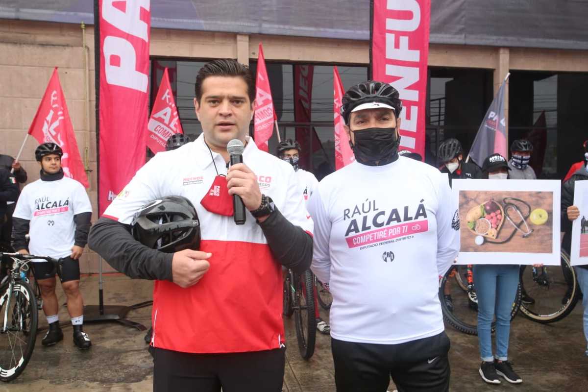 Francisco Cienfuegos y Raúl Alcalá del PRI. Foto: Raúl Palacios.