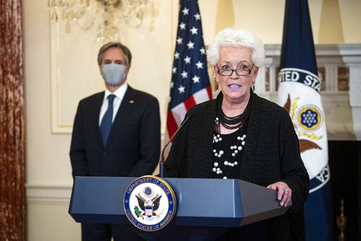 Gayle Smith será quien gestione las vacunas contra el covid-19 de Estados Unidos al mundo. (AP)