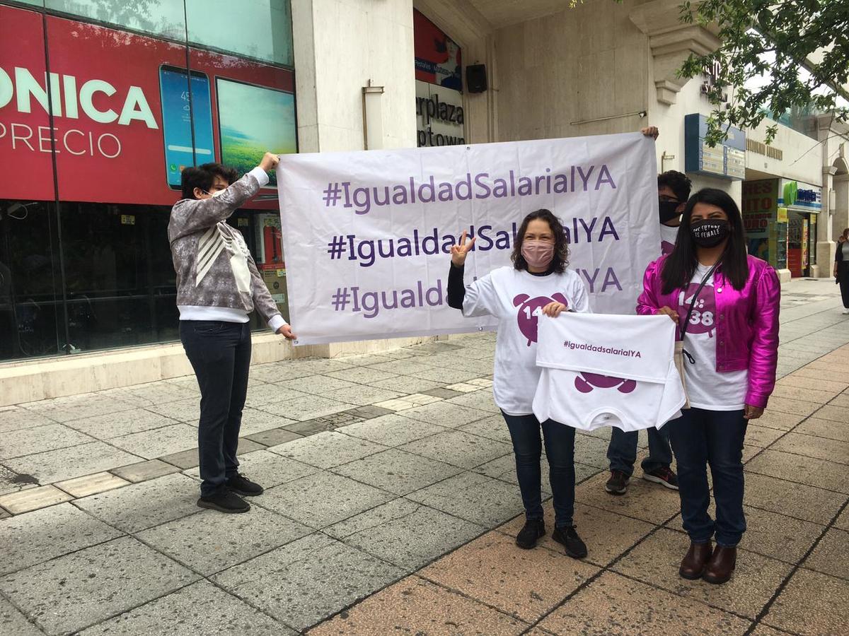 Indira Kempis pide a candidatos de Nuevo León buscar igualdad salarial. Foto: Kevin Recio.