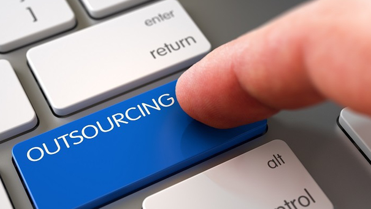 Permanencia de 'outsourcing' especializado y más días de utilidades, acuerdan IP y la 4T
