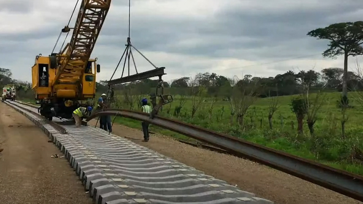 Renovación de vía del ferrocarril del Istmo de Tehuantepec con avance de 41%