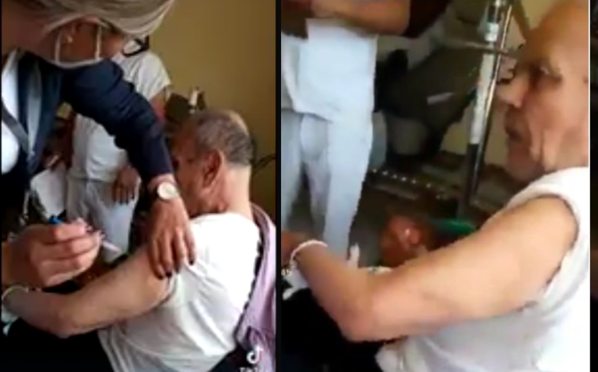 Abuelito se enoja porque enfermera al recibir vacuna contra covid-19. (Captura)