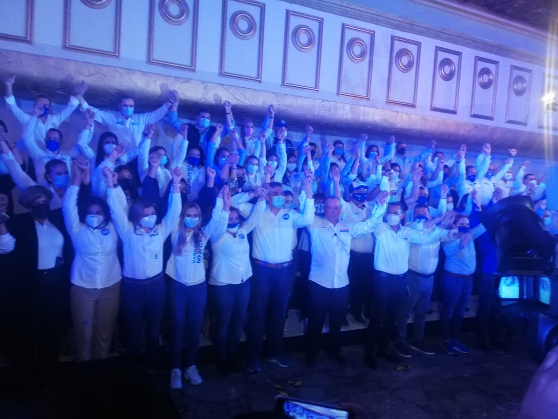 Candidatos del PAN en Nuevo León muestran apoyo a Fernando Larrazabal. Foto: Raúl Palacios.