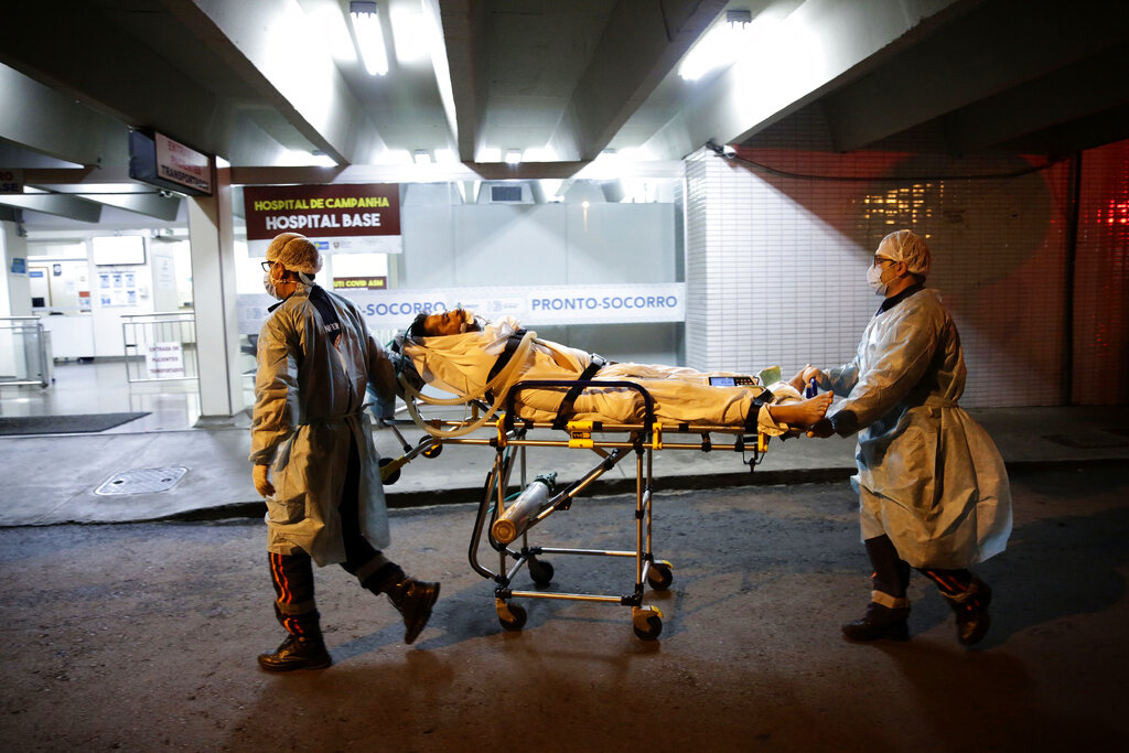 El coronavirus en Brasil ha dejado cifras récord en el número de muertos por covid-19. (AP)