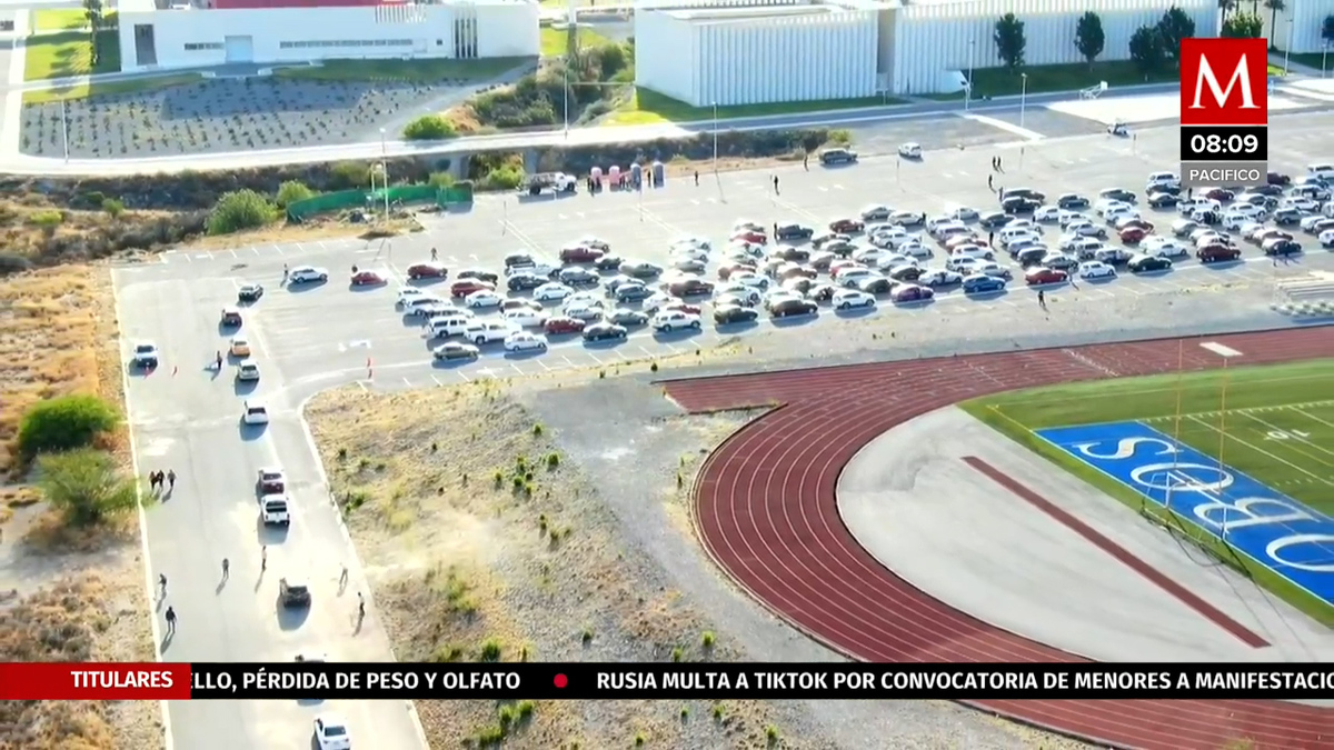 En Saltillo hacen fila desde un día antes si no tienen cita.