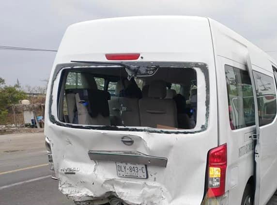 La camioneta quedó dañada por la parte trasera. (Isabel Zamudio)