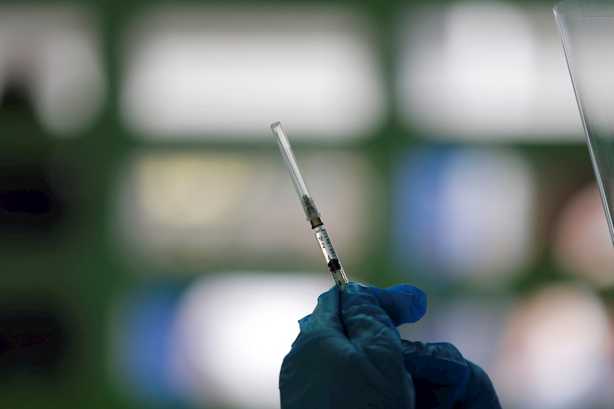 El organismo internacional ha solicitado un mayor acceso universal a las vacunas contra el coronavirus. | EFE