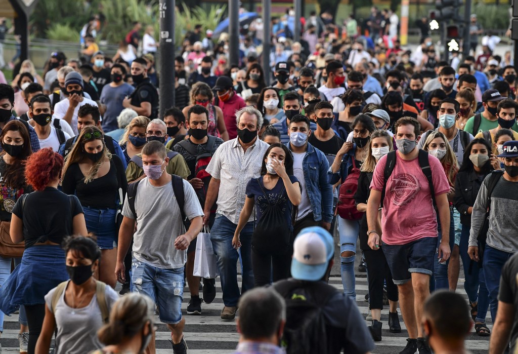 El coronavirus en Argentina dejó más de 22 mil nuevos casos este miércoles. (AFP)