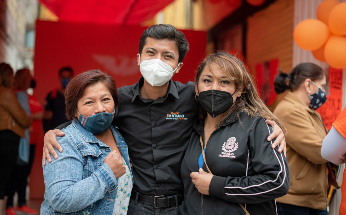 David Santiago, candidato a la alcaldía de Iztapalapa, visitó la colonia Buenavista de la demarcación.