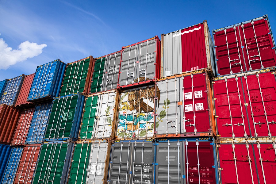 Durante los dos primeros meses de 2021, China se colocó como el segundo socio comercial de EU. (Shutterstock)