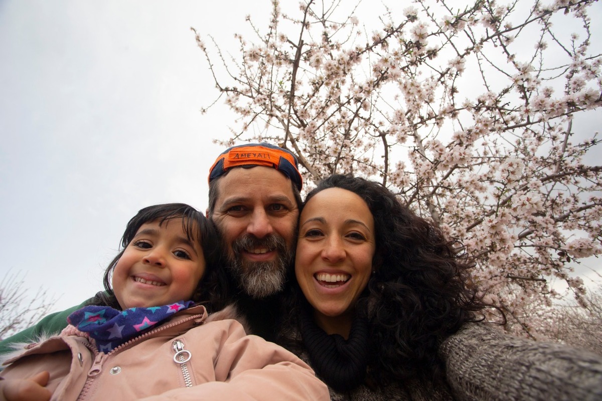 Familia poblana-catalana emprende viaje sustentable por Europa. (Especial)