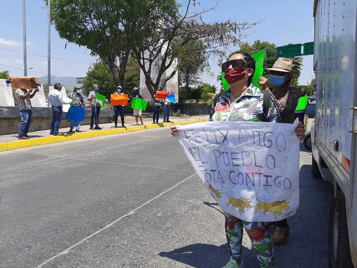 Invitaron a los transeúntes y automovilistas a sumarse a las muestras de respaldo. (Rogelio Agustín Esteban)