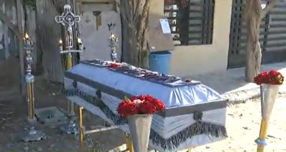 Necesitan pagar los gastos antes de que se acabe el funeral. (Especial)