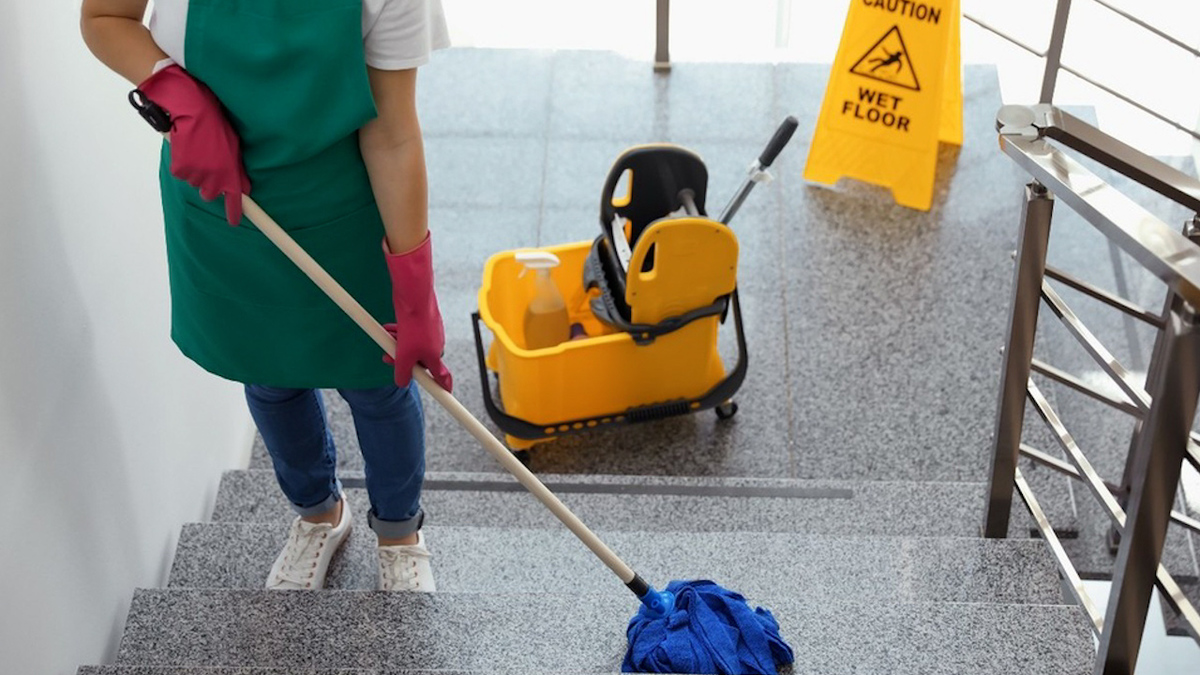 Pese a acuerdo, trabajadores de limpieza, seguridad y comedor seguirán en 'outsourcing'