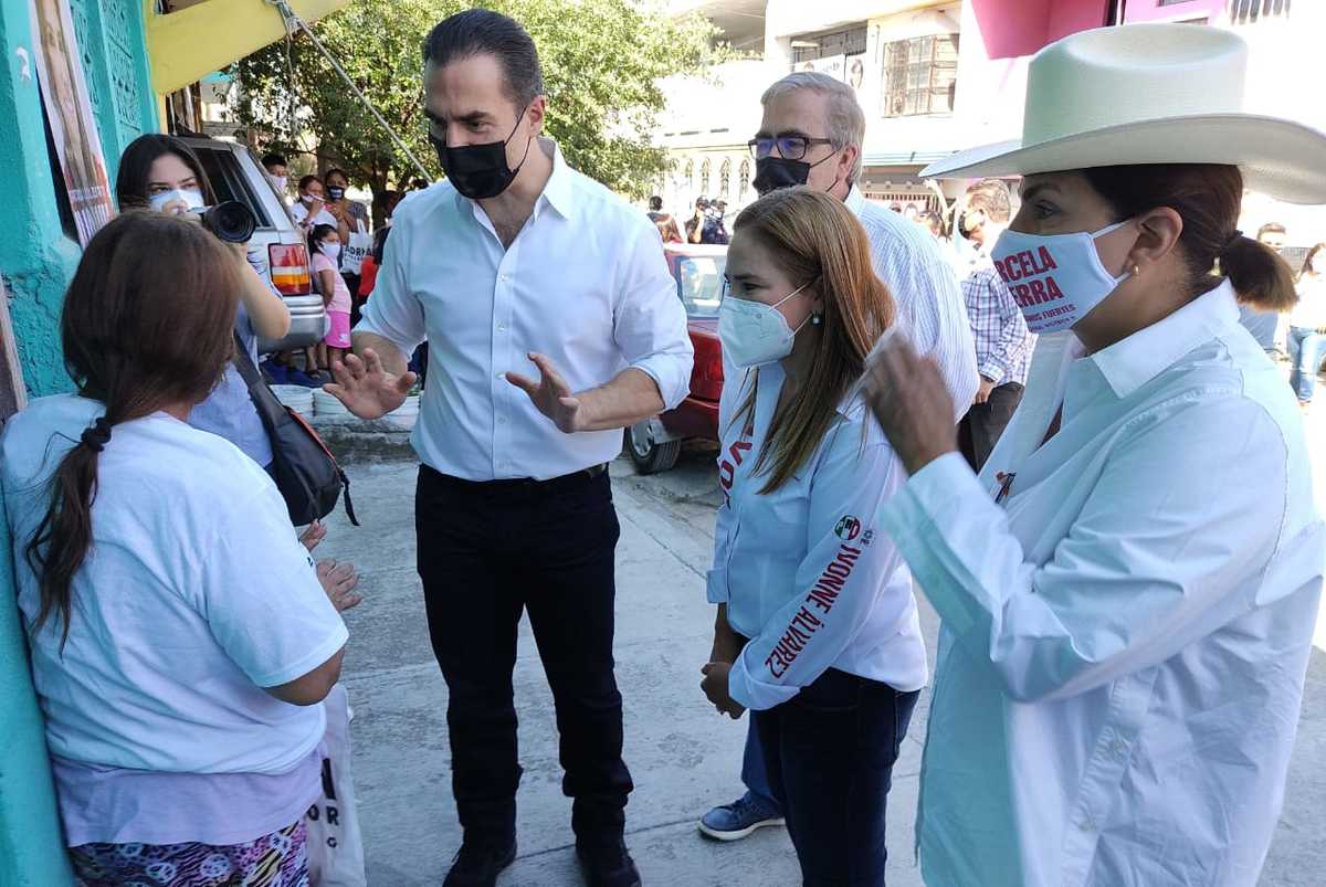 Adrián de la Garza, candidato a la gubernatura por la coalición Va Fuerte por Nuevo León.