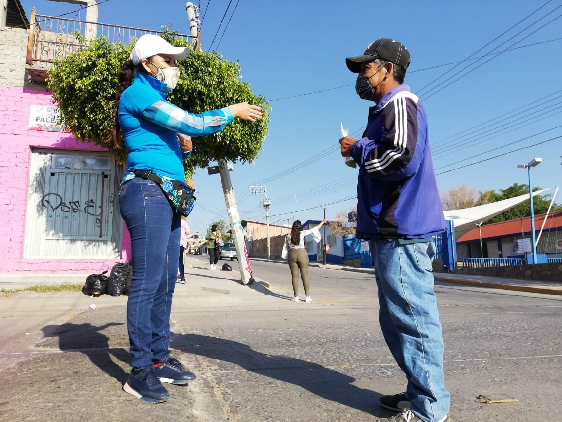 Brigadistas salieron a las calles de León para promover la vacunación anticovid, pues aún quedan dosis. Foto: Dany Béjar.
