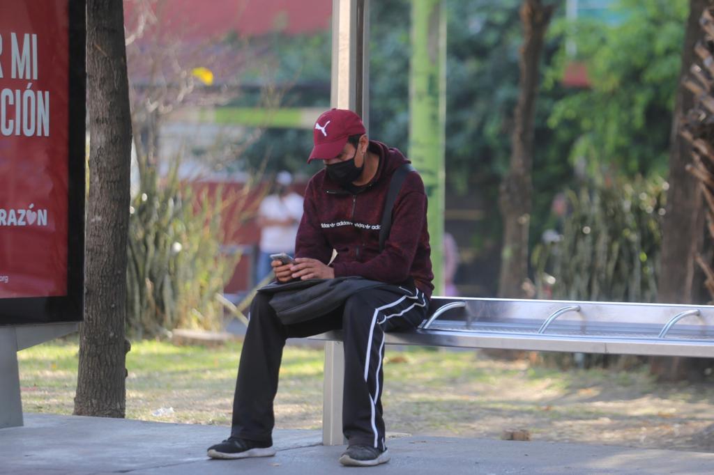 La Ciudad de México podría cambiar de semáforo epidemiológico en tanto se reduzcan los indicadores. (Jorge Carballo)