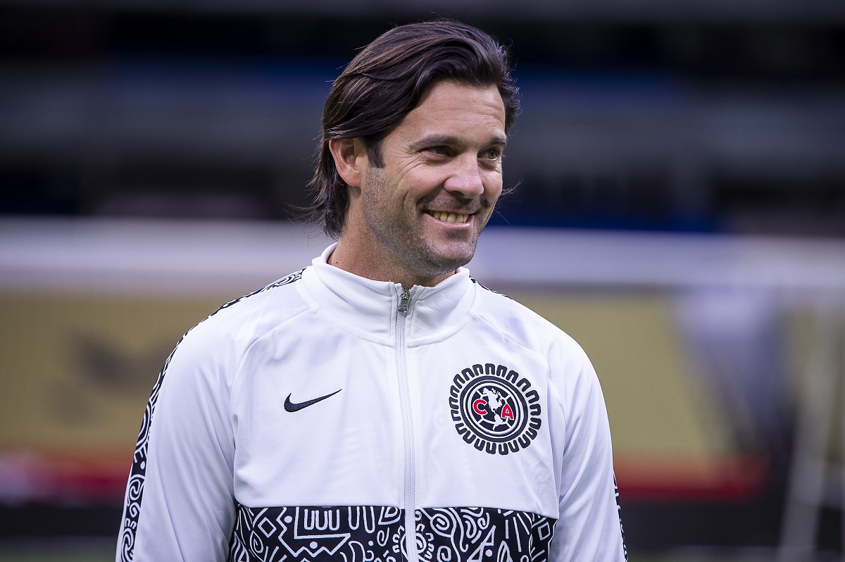 Santiago Solari en la cancha del estadio Azteca (Mexsport)