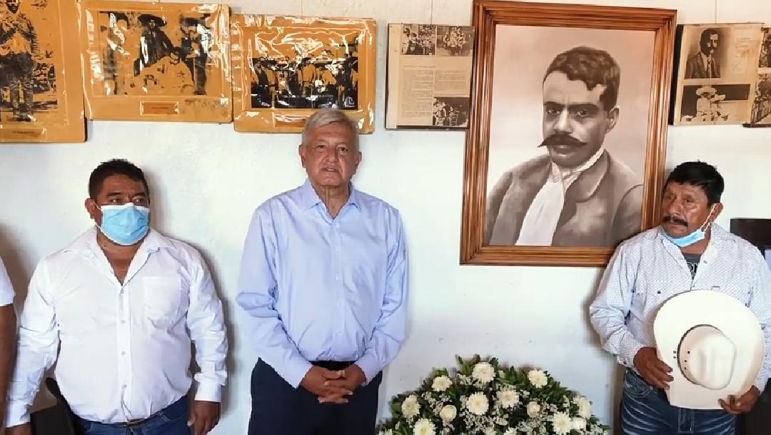 Andrés Manuel López Obrador visitó este sábado la comunidad de Ayoxuxtla, en Huehuetlán El Chico. (Especial)