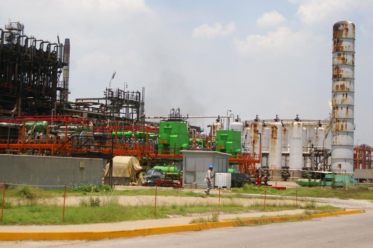 Las áreas productivas de la petroquímica se mantienen en operación en la región de Tula. (Francisco Villeda)