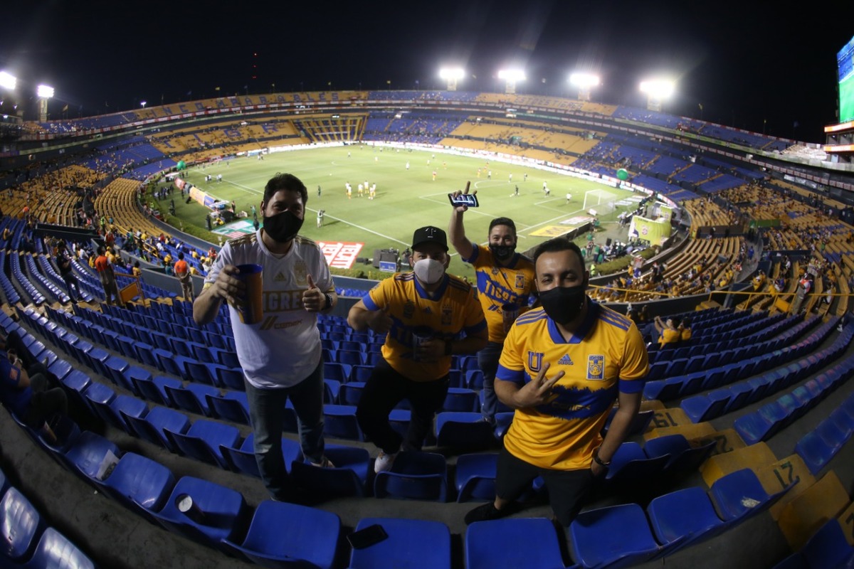 Miles de aficionados de Tigres y América regresaron al Estadio Universitario de la UANL. (Imago7)