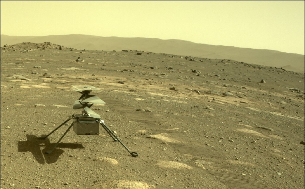 Durante sus vuelos, Ingenuity transmitirá fotos del rover Perseverance y del horizonte de Marte. (AFP)