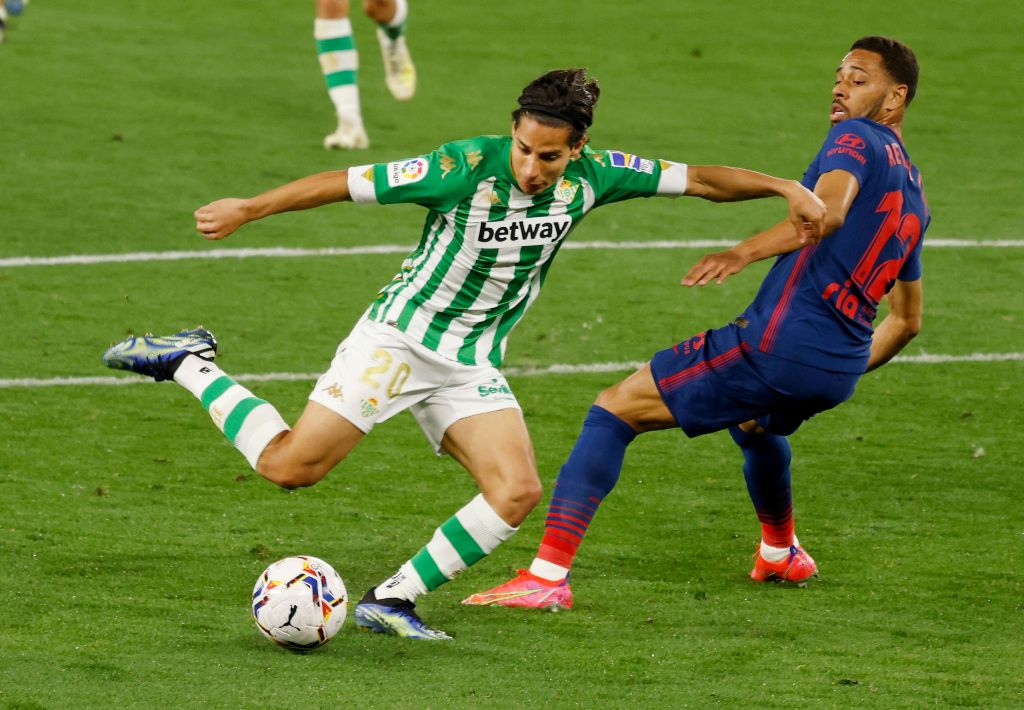 Diego Lainez ante el Atlético de Madrid (Reuters)