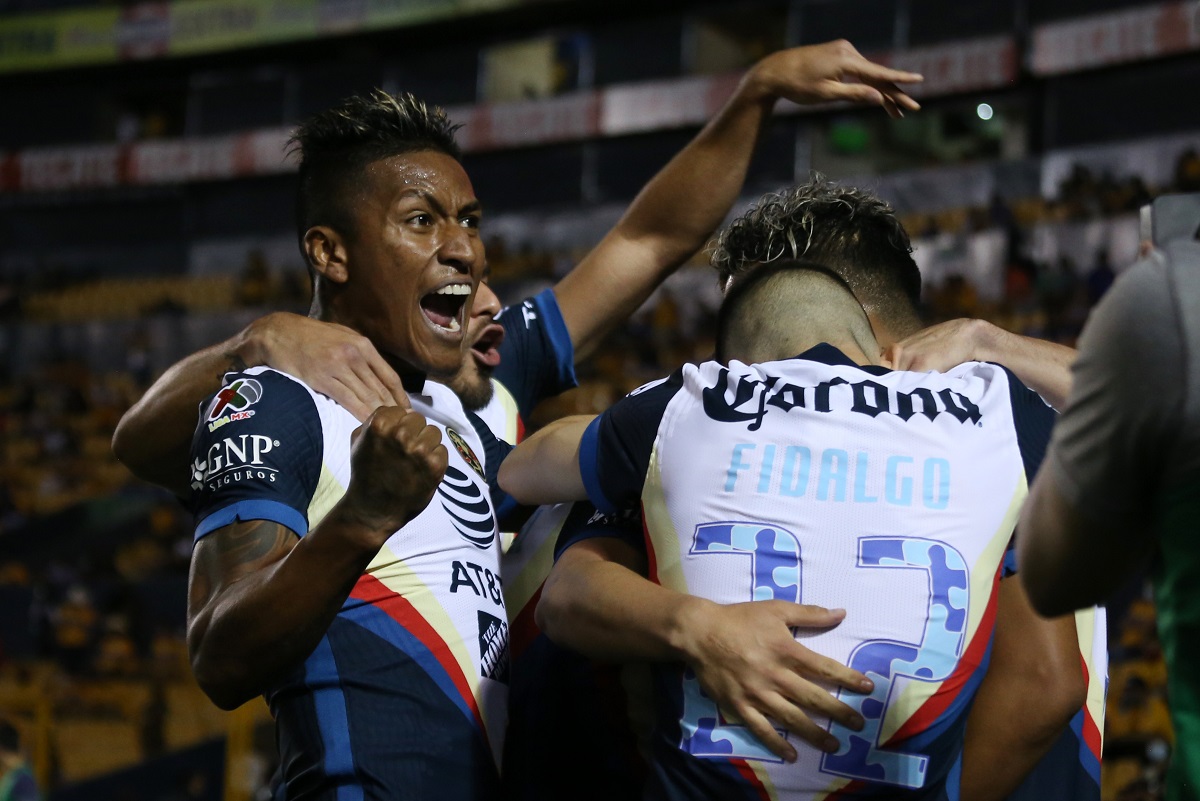 Jugadores del América en festejo de gol contra Tigres (Imago7)