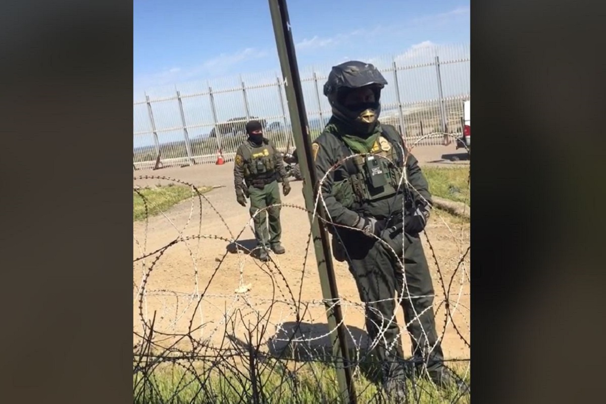 Osvaldo grabó la plática con un agente de la Patrulla Fronteriza. Foto: Captura de video