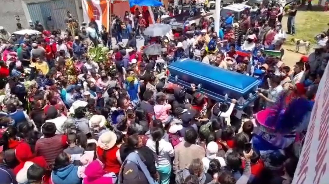 Toda la comunidad acompañó a las familiares. (Especial)