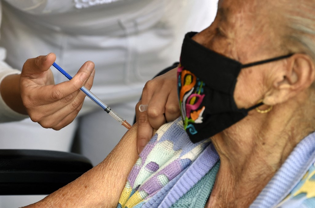 La vacunación contra covid-19 avanzó con la segunda aplicación en la Ciudad de México. (AFP)