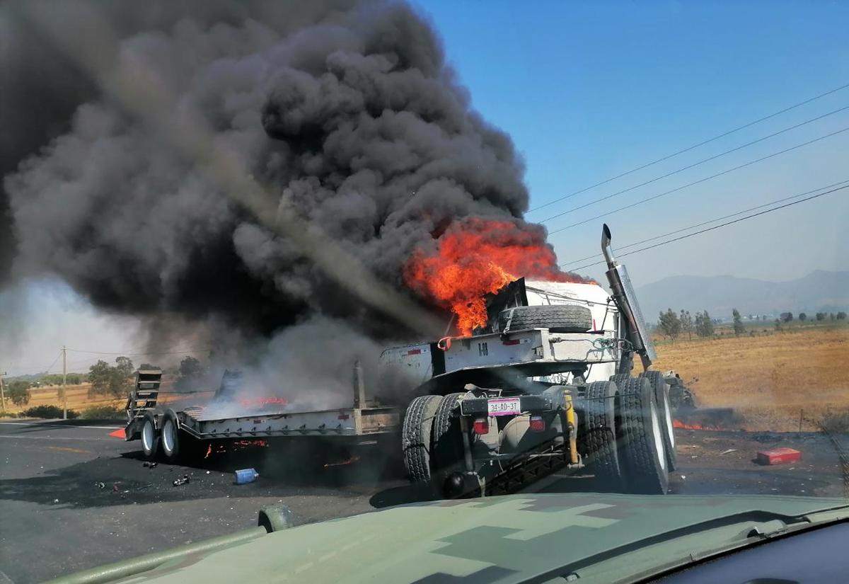 El accidente entre dos trailers provocó la muerte de un chofer calcinado (Juan Carlos Munguía)